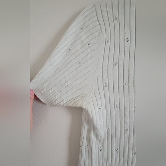 Elegant White Ribbed Top - Picture 3 of 8